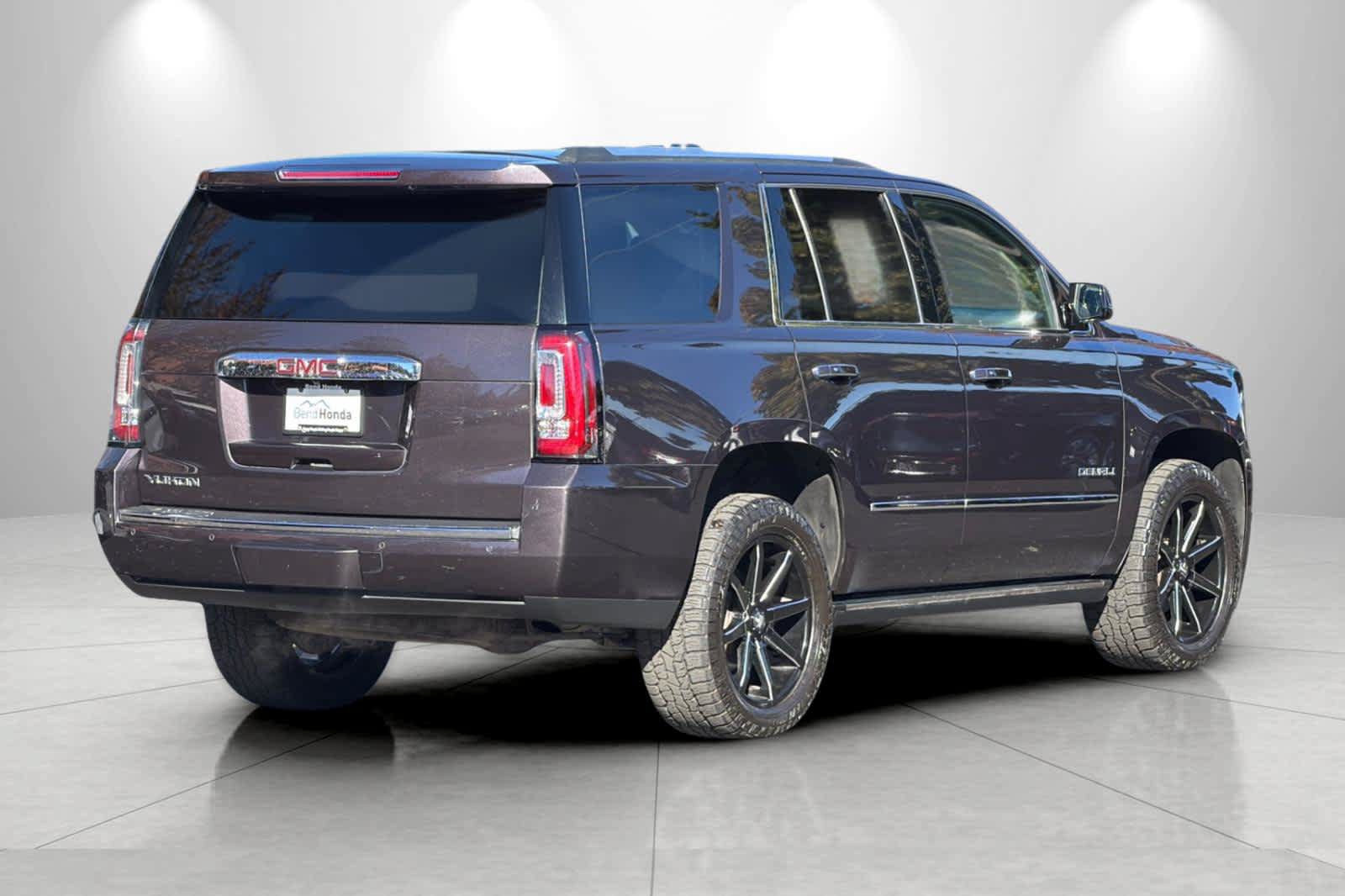 Used 2015 GMC Yukon Denali w/ Premium Package AWD/4WD image 2