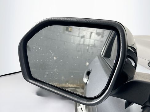 Used 2022 Ford Explorer Limited image 16