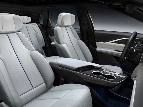 New 2026 Cadillac Lyriq Sport RWD image 33