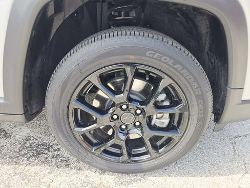 Certified 2025 Jeep Compass Latitude w/ Sun & Sound Group image 17