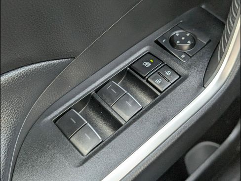 Used 2025 Toyota RAV4 XLE image 19