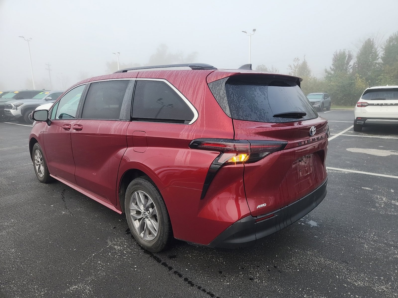 Used 2023 Toyota Sienna LE AWD/4WD image 5