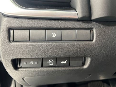 Used 2024 Nissan Rogue SV w/ SV Premium Package image 13