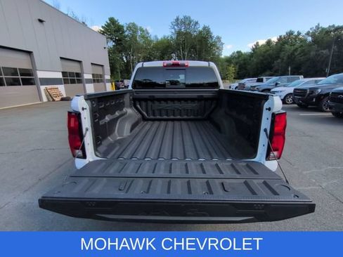 Used 2024 Chevrolet Colorado ZR2 w/ ZR2 Convenience Package III AWD/4WD image 27