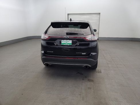 Used 2018 Ford Edge Titanium w/ Equipment Group 302A AWD/4WD image 7