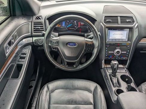 Used 2019 Ford Explorer Limited w/ Class II Trailer Tow Package FWD image 15