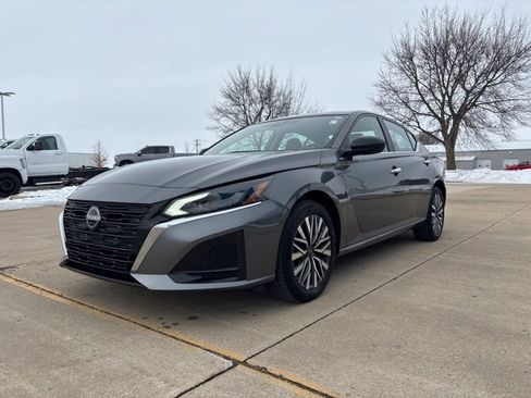 Used 2024 Nissan Altima 2.5 SV image 5