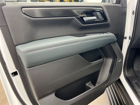 New 2026 GMC Yukon XL AT4 w/ AT4 Premium Package image 10