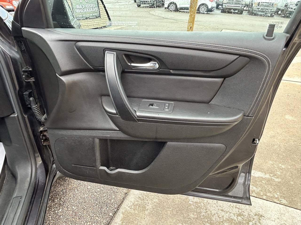 Used 2017 Chevrolet Traverse LT FWD image 17