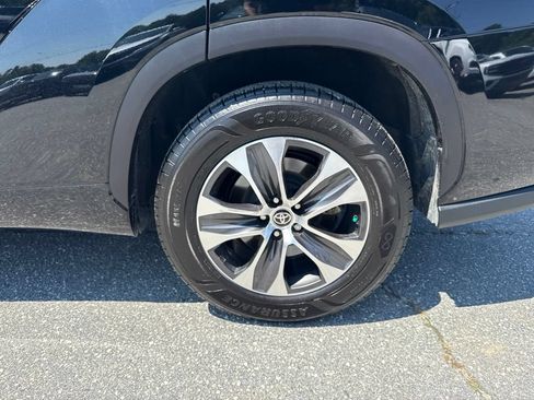 Used 2021 Toyota Highlander XLE FWD image 20