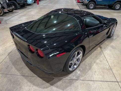 Used 2007 Chevrolet Corvette Coupe w/ Performance Package RWD image 17