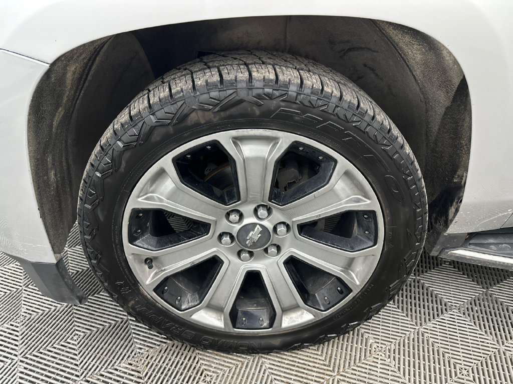 Used 2017 Chevrolet Suburban Premier w/ Max Trailering Package AWD/4WD image 12