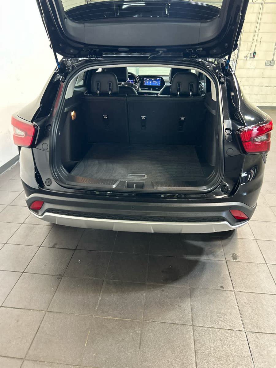 Used 2024 Chevrolet Trax LT w/ Driver Confidence Package FWD image 10