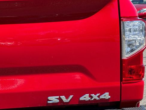 Used 2022 Nissan Titan SV image 47