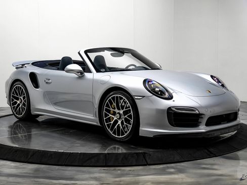 Used 2015 Porsche 911 Turbo S image 24