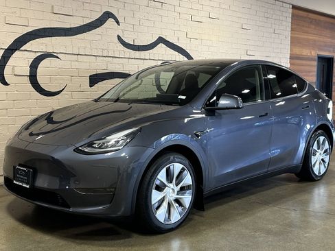 Used 2021 Tesla Model Y Long Range image 4