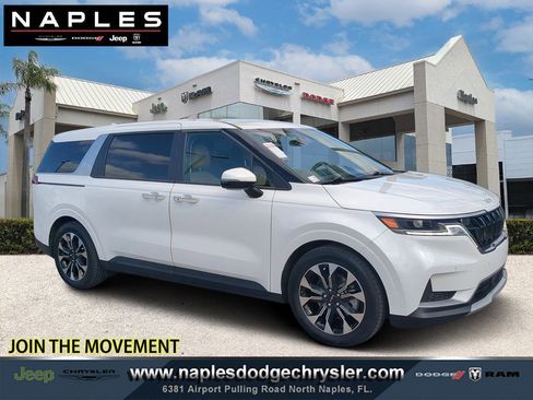 Used 2024 Kia Carnival EX image 1