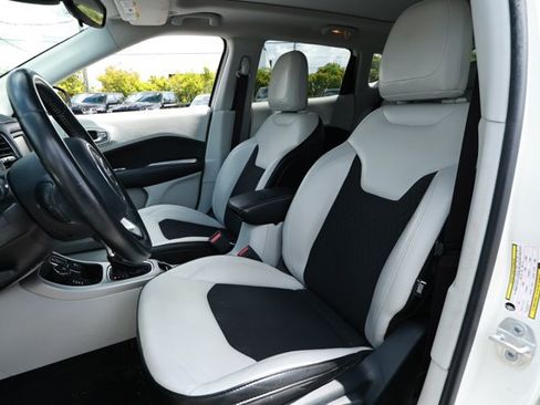 Used 2018 Jeep Compass Latitude AWD/4WD image 23