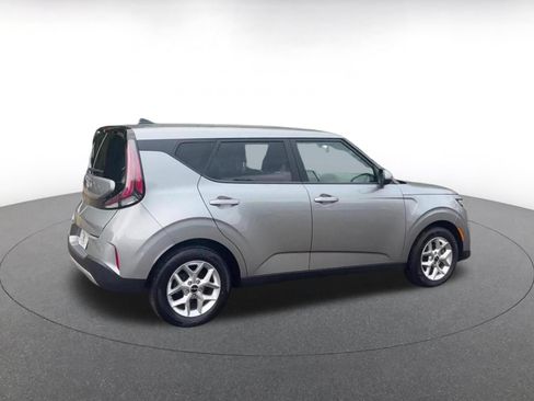 Used 2025 Kia Soul LX w/ LX Technology Package FWD image 14
