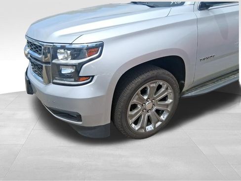 Used 2019 Chevrolet Tahoe LT w/ Luxury Package AWD/4WD image 2