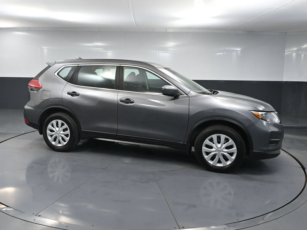 Used 2017 Nissan Rogue S FWD image 2