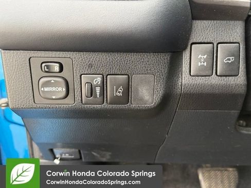 Used 2018 Toyota RAV4 SE w/ Power Extra Value Package AWD/4WD image 18
