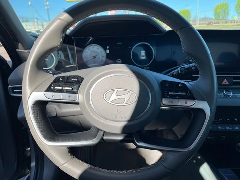 Used 2025 Hyundai Elantra SEL image 28