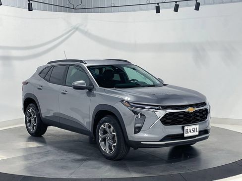 Used 2024 Chevrolet Trax LT FWD image 37