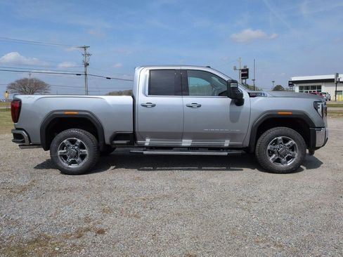 New 2026 GMC Sierra 2500 SLE image 3