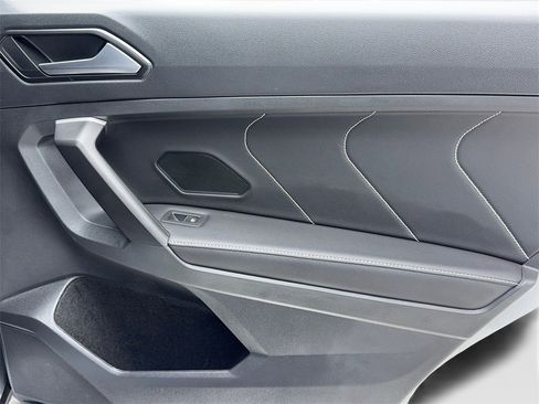 Used 2024 Volkswagen Tiguan SE R-Line image 53