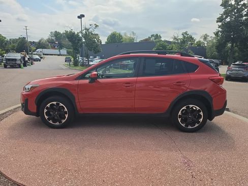 Used 2022 Subaru Crosstrek 2.0i Premium w/ Moonroof Package AWD/4WD image 2