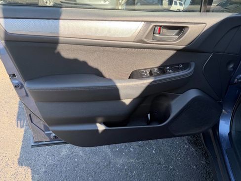 Used 2018 Subaru Outback 2.5i AWD/4WD image 17