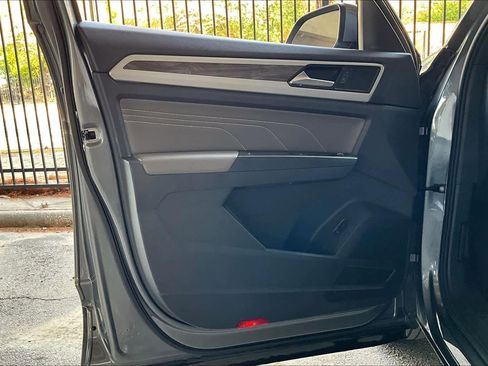 Used 2023 Volkswagen Atlas Cross Sport SE image 21