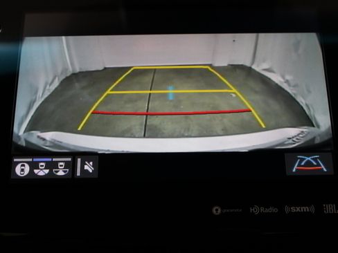 Used 2020 Toyota Avalon Limited image 35