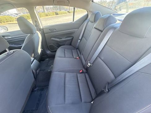 Used 2025 Nissan Altima 2.5 SV image 16