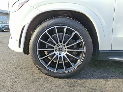 Certified 2022 Mercedes-Benz GLE 580 4MATIC w/ Night Package image 8