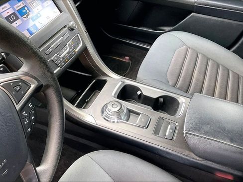 Used 2017 Ford Fusion SE w/ Fusion SE Technology Package FWD image 15
