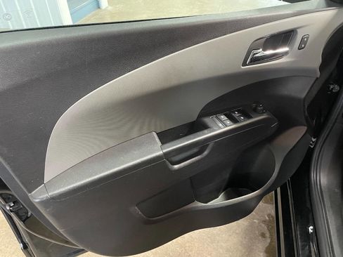 Used 2017 Chevrolet Sonic LT image 4