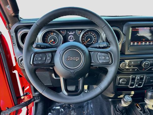 Used 2023 Jeep Gladiator Sport AWD/4WD image 11