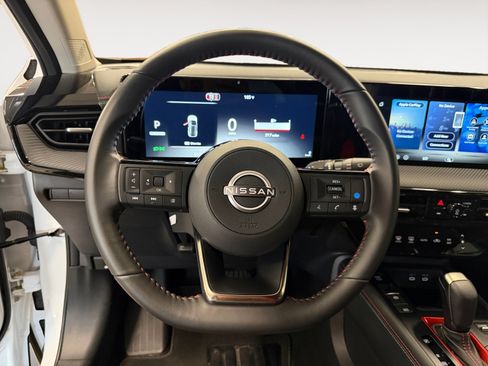 Used 2026 Nissan Kicks SR FWD image 14