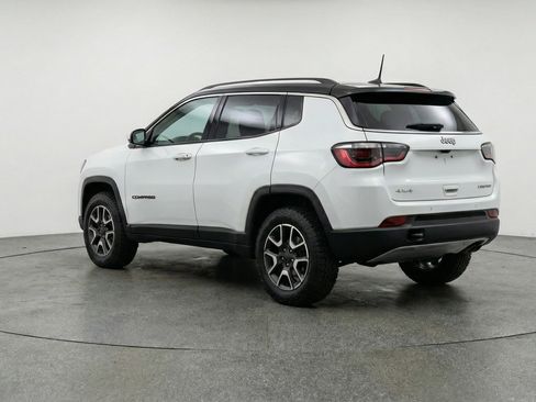 Used 2025 Jeep Compass Trailhawk AWD/4WD image 6