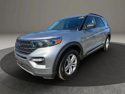 Used 2022 Ford Explorer XLT w/ Equipment Group 202A RWD image 1