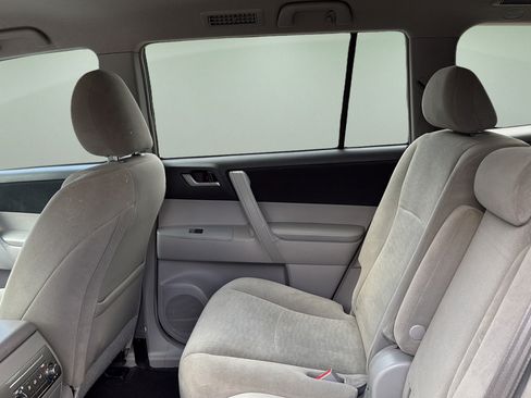 Used 2013 Toyota Highlander Plus AWD/4WD image 15