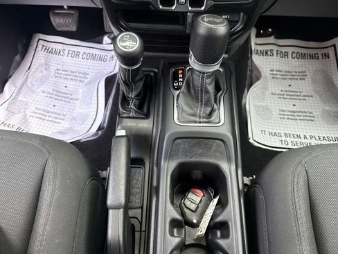 Used 2021 Jeep Wrangler Unlimited Sahara AWD/4WD image 25