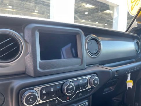 Used 2022 Jeep Wrangler Unlimited Sport AWD/4WD image 17