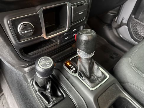 Used 2022 Jeep Wrangler Unlimited Sport AWD/4WD image 25