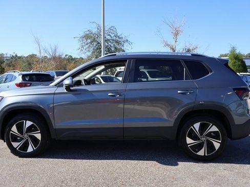 New 2026 Volkswagen Taos SE image 4