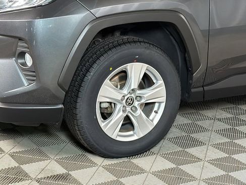 Used 2021 Toyota RAV4 XLE w/ Convenience Package image 4