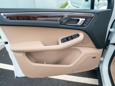 New 2026 Porsche Macan image 10