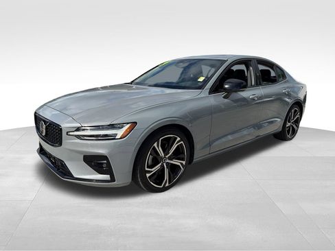 Used 2024 Volvo S60 B5 Plus FWD image 3